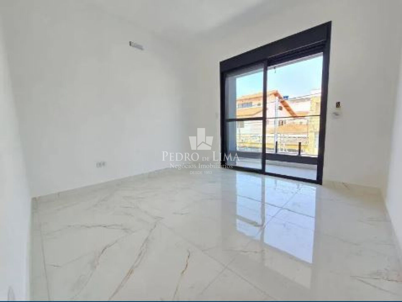 Sobrado 3 quartos, 160m², 2 vagas Água Rasa