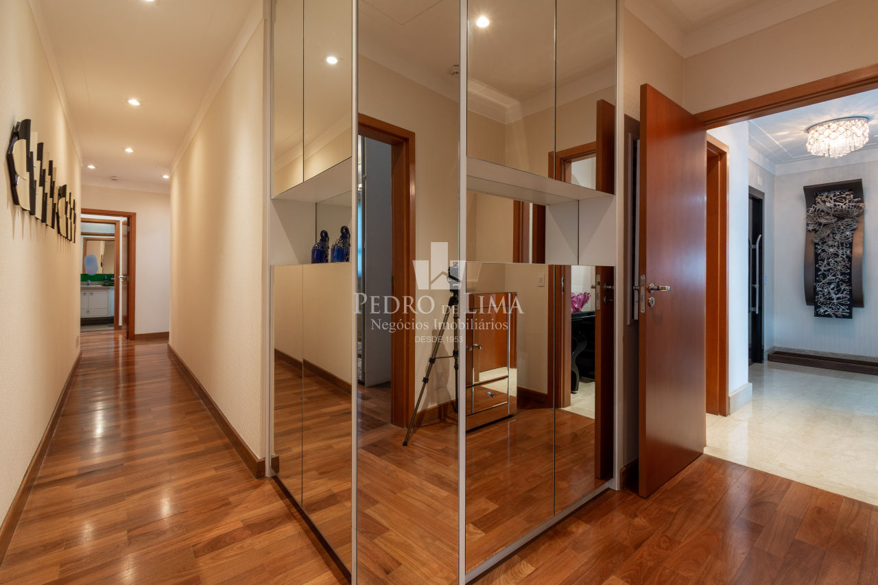 Apartamento 5 suítes, 3 salas, Leitura Biométrica, Ar condicionado na Água Rasa - Condomínio Bauhaus