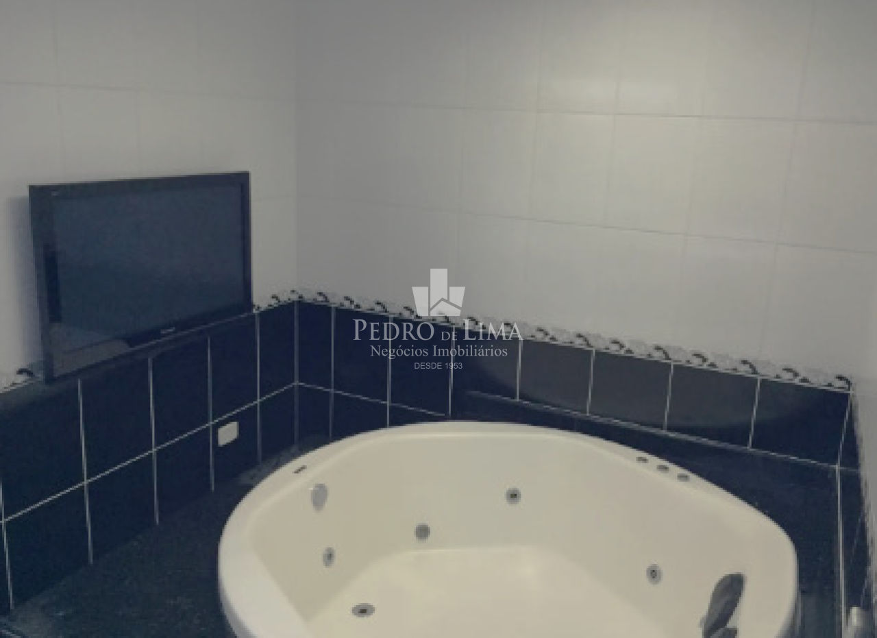 Sobrado na Agua Rasa 3 quartos sendo 3  suítes, piscina, 5 vagas 