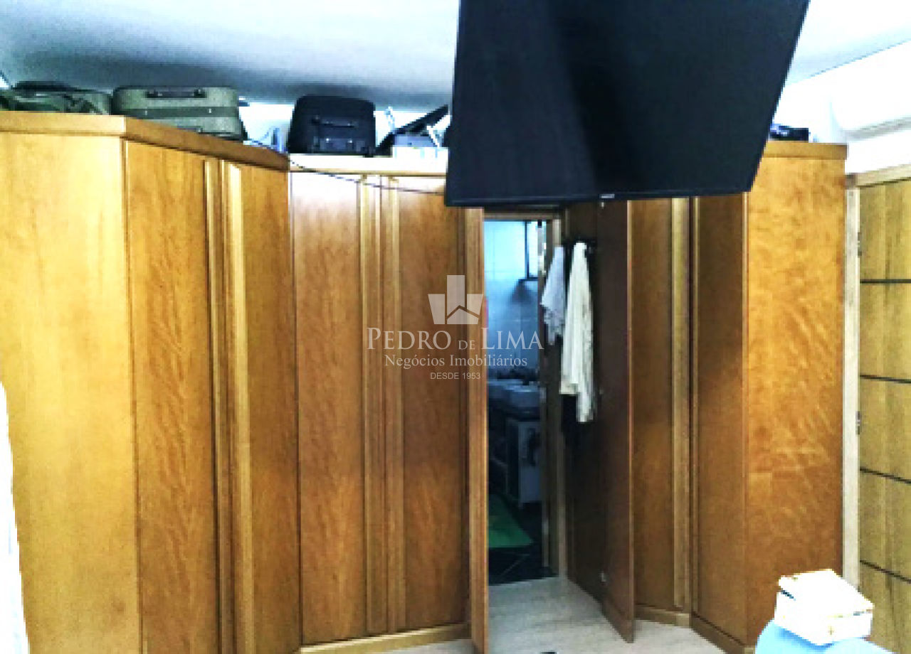 Sobrado na Agua Rasa 3 quartos sendo 3  suítes, piscina, 5 vagas 