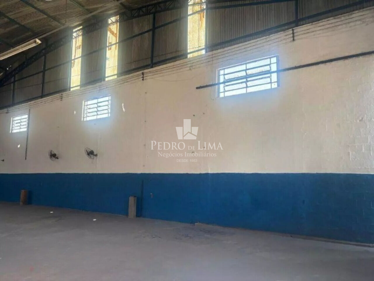 Galpão com terreno 561,00m², área construída, 850,00 m². 