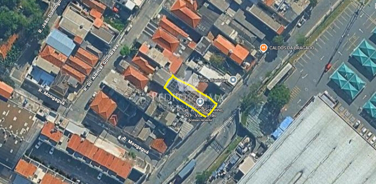 Galpão de 160m² com banheiro e portão aromático.