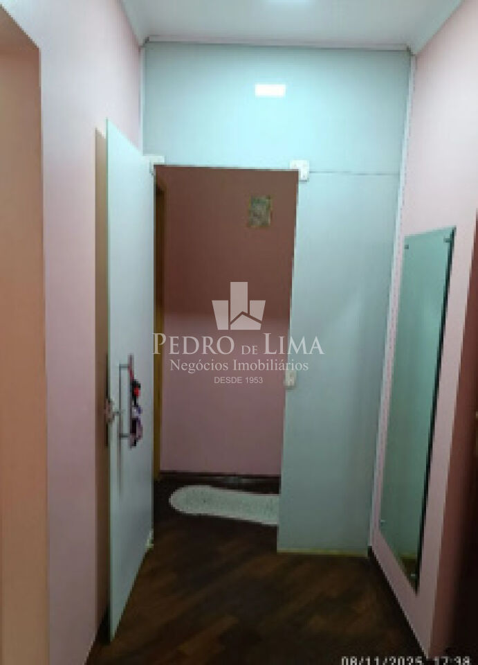Condomínio Beverly Hills. 3 quartos sendo 1 suíte, 2 vagas de garagem Jardim Avelino