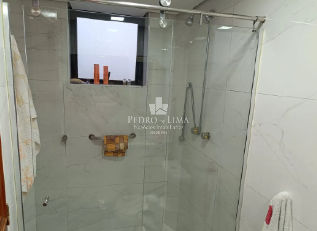 Condomínio Beverly Hills. 3 quartos sendo 1 suíte, 2 vagas de garagem Jardim Avelino