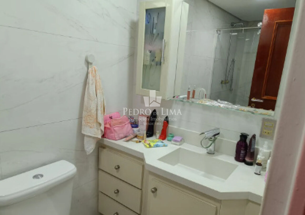 Condomínio Beverly Hills. 3 quartos sendo 1 suíte, 2 vagas de garagem Jardim Avelino