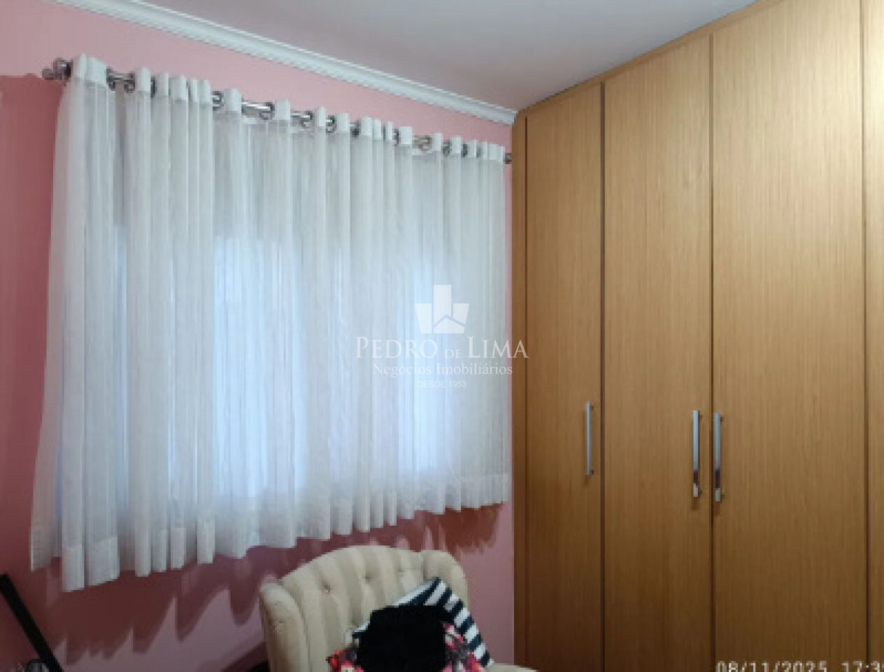 Condomínio Beverly Hills. 3 quartos sendo 1 suíte, 2 vagas de garagem Jardim Avelino