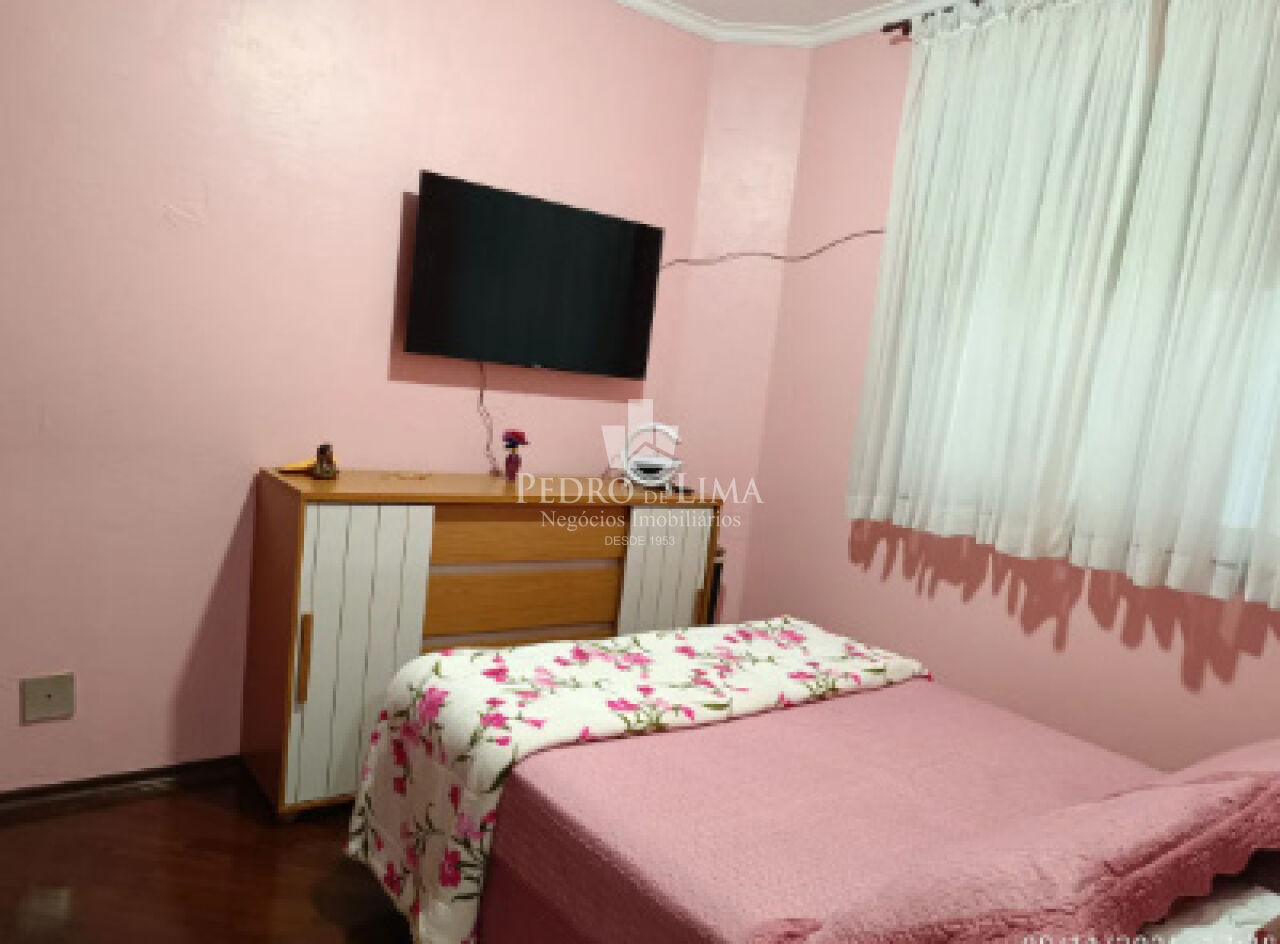 Condomínio Beverly Hills. 3 quartos sendo 1 suíte, 2 vagas de garagem Jardim Avelino