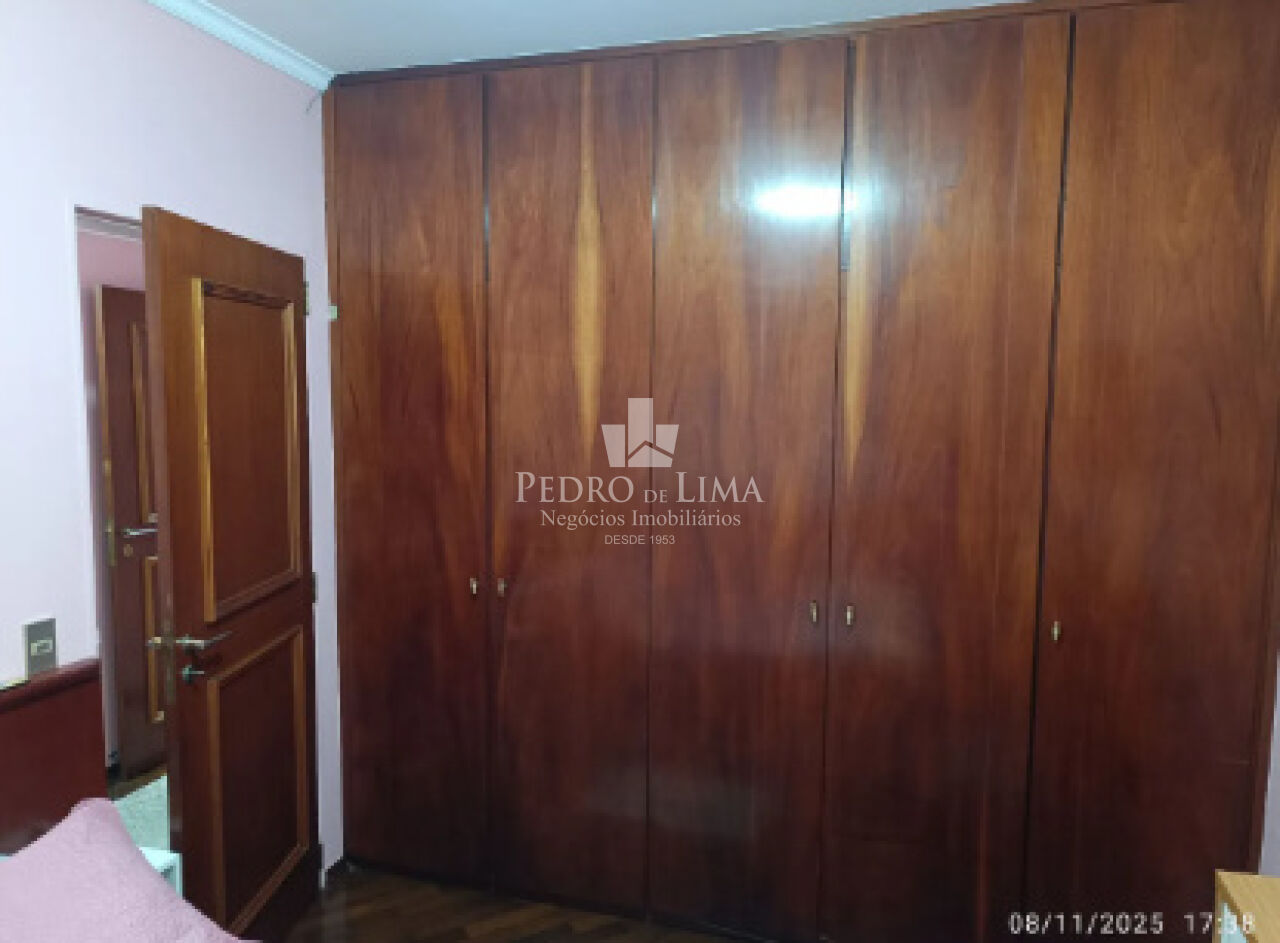 Condomínio Beverly Hills. 3 quartos sendo 1 suíte, 2 vagas de garagem Jardim Avelino