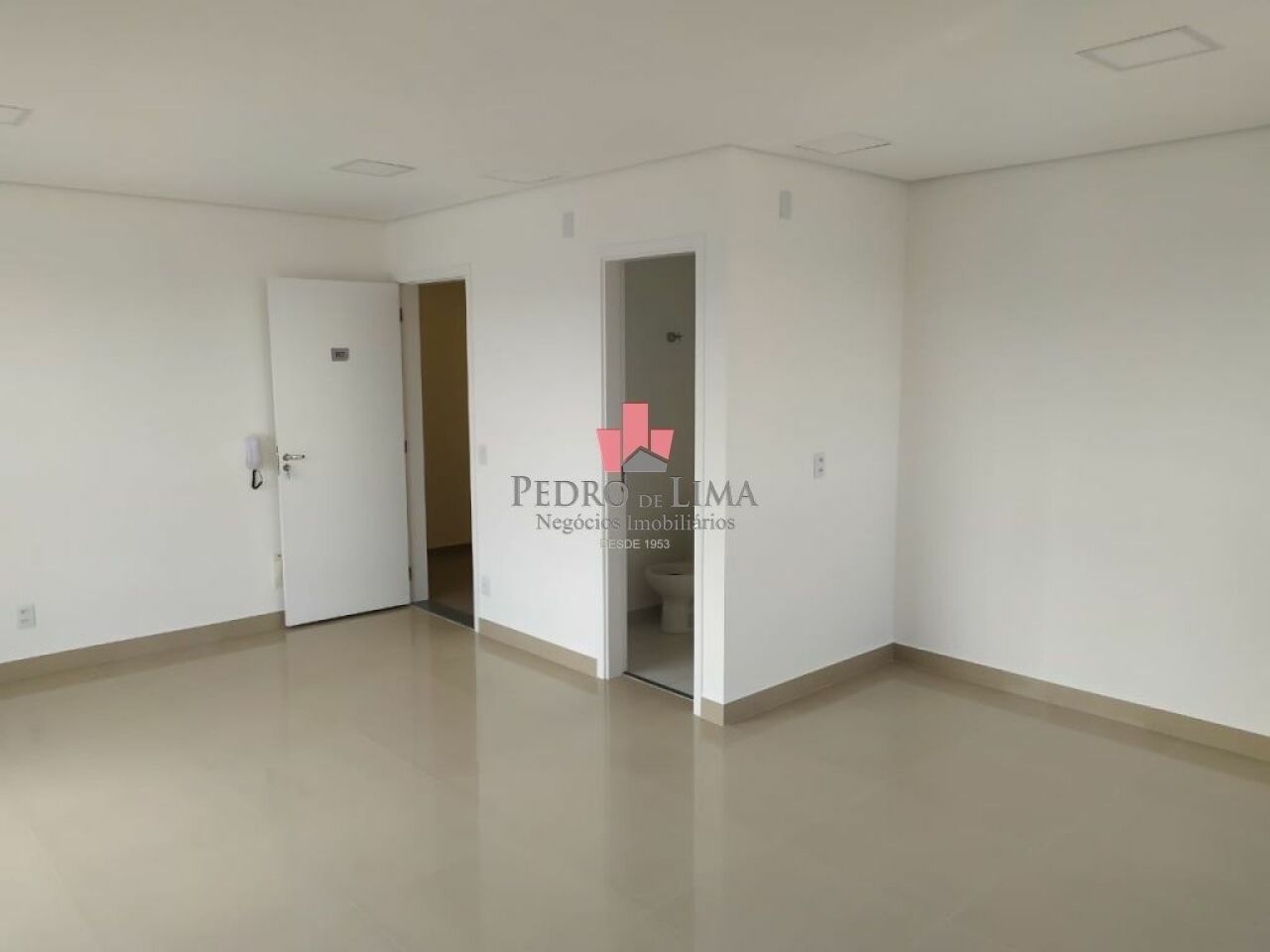 Sala Comercial 38m², 1 banheiro, junto Metrô Bresser, na Mooca