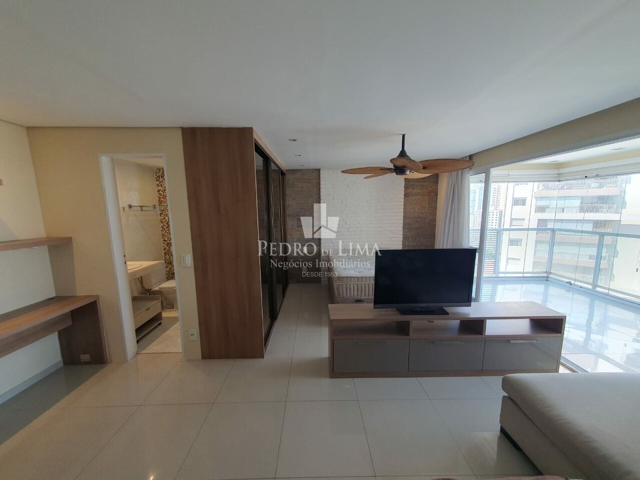 Apartamento bem localizado no Tatuapé, decorado, andar alto, 52m2, 1 dorm e 1 vaga.