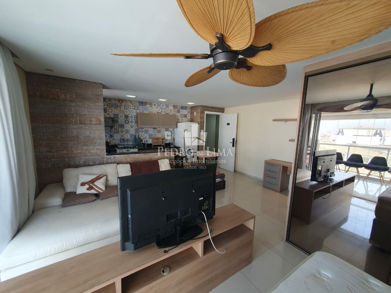Apartamento bem localizado no Tatuapé, decorado, andar alto, 52m2, 1 dorm e 1 vaga.