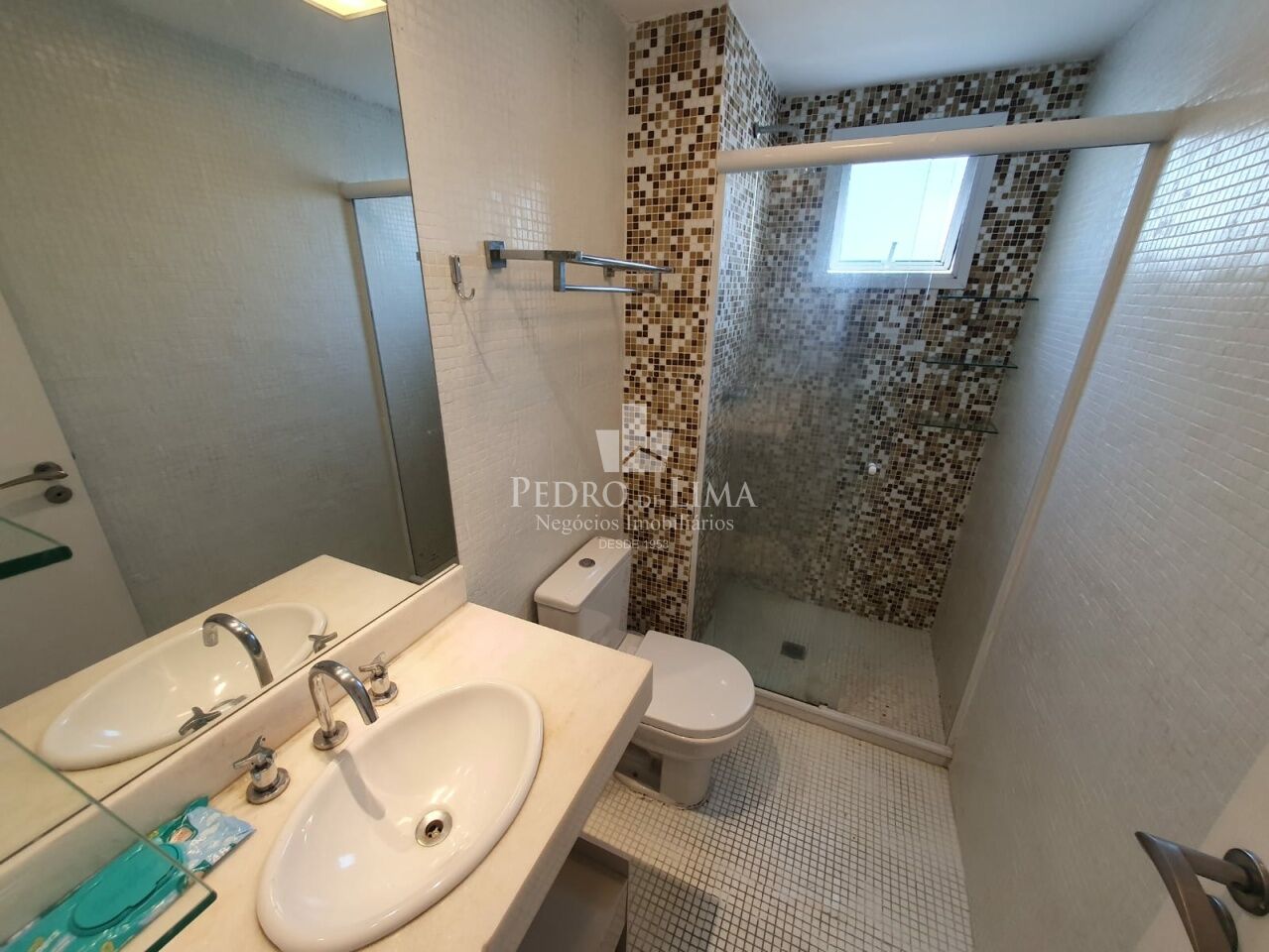 Apartamento bem localizado no Tatuapé, decorado, andar alto, 52m2, 1 dorm e 1 vaga.