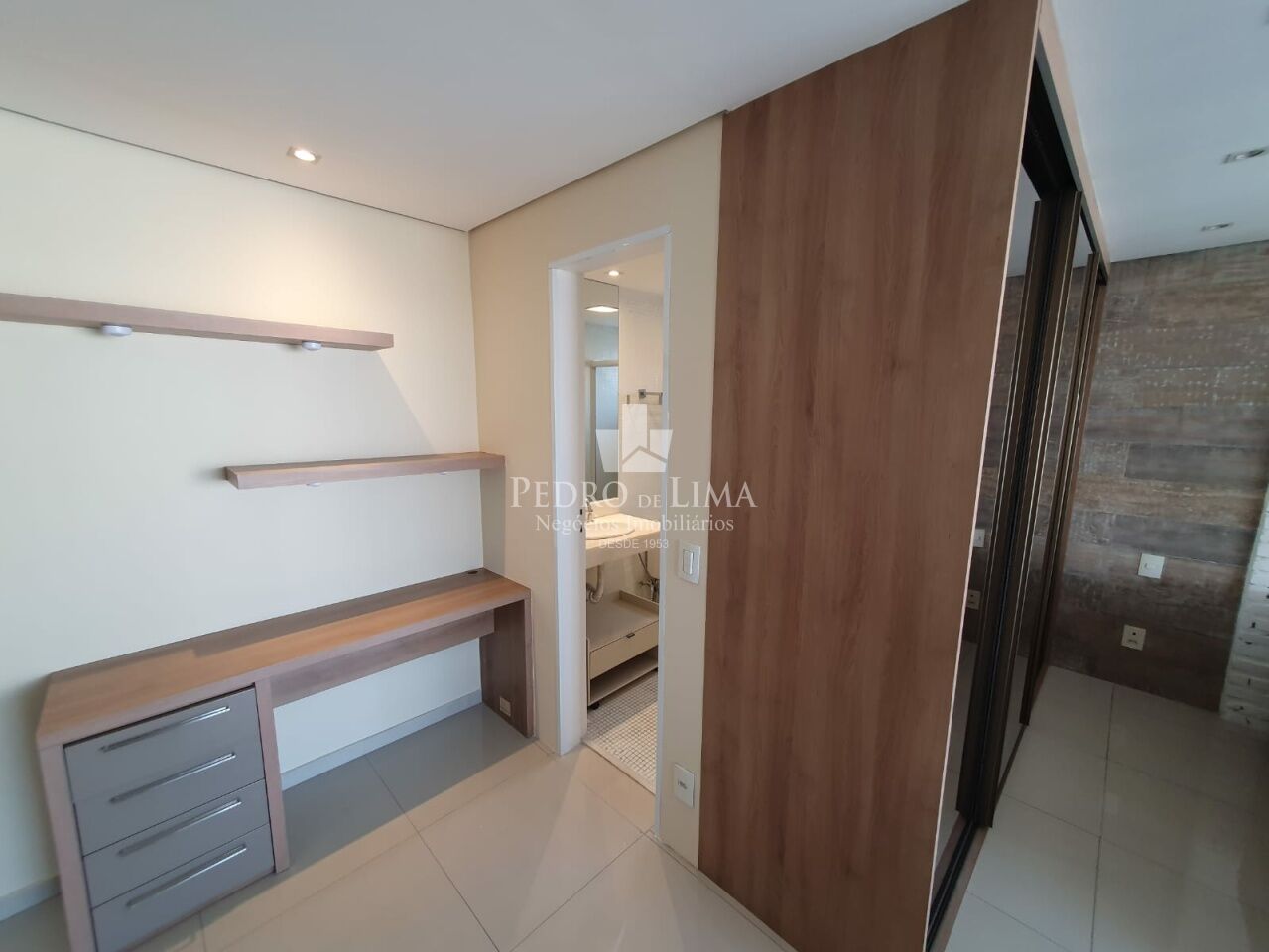 Apartamento bem localizado no Tatuapé, decorado, andar alto, 52m2, 1 dorm e 1 vaga.