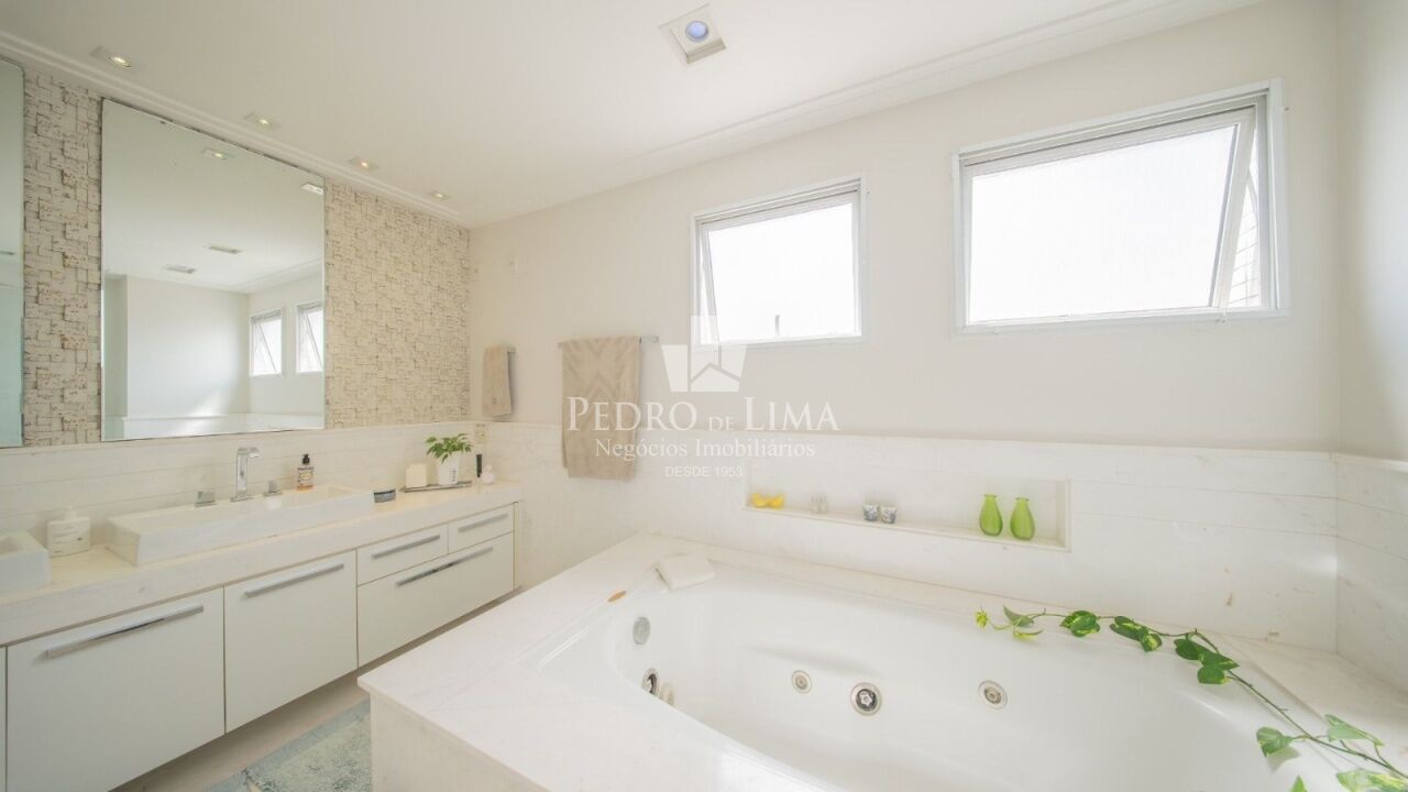 Cobertura Duplex 345m² no Condomínio Mont Serrat 3 suítes 5 vagas 
