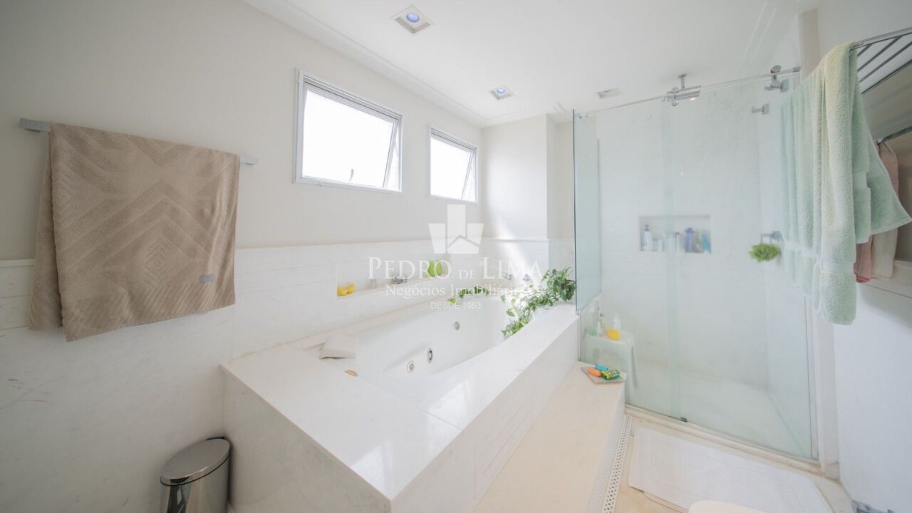 Cobertura Duplex 345m² no Condomínio Mont Serrat 3 suítes 5 vagas 