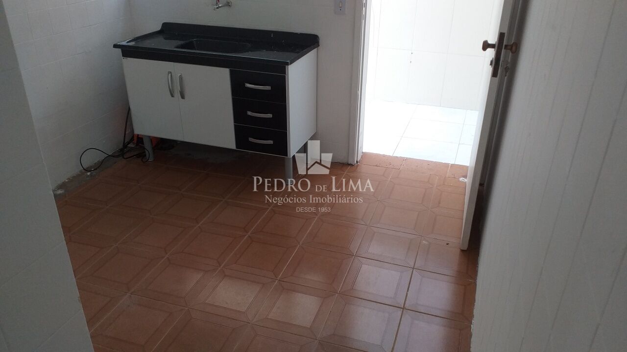 Casa Térrea, 1 Quarto, Sala, Cozinha, WC, de fundos, no Tatuapé