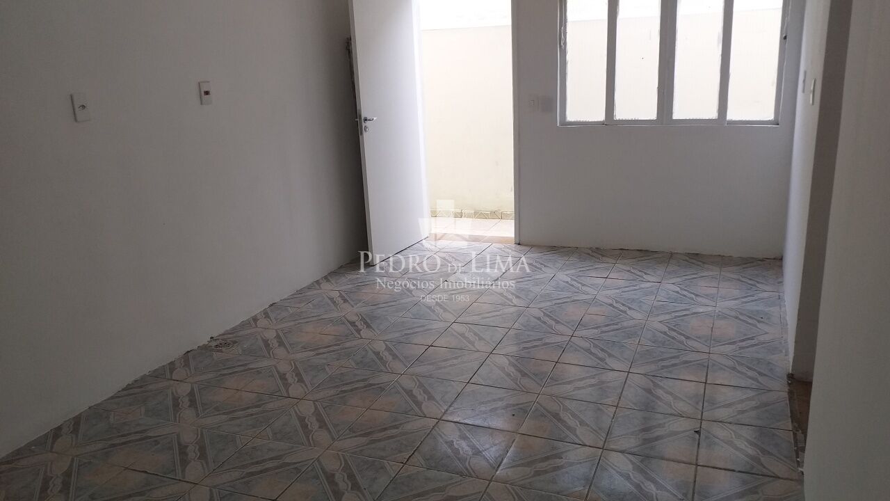 Casa Térrea, 1 Quarto, Sala, Cozinha, WC, de fundos, no Tatuapé