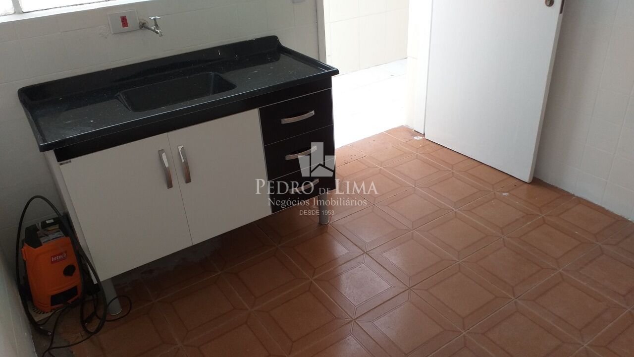 Casa Térrea, 1 Quarto, Sala, Cozinha, WC, de fundos, no Tatuapé