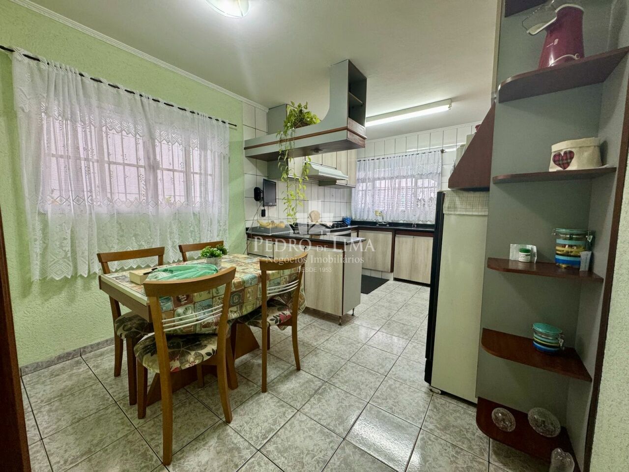 Sobrado bem localizado no Jardim Aricanduva, 125m² 3 quartos, 3 banheiros e 2 vagas cobertas.