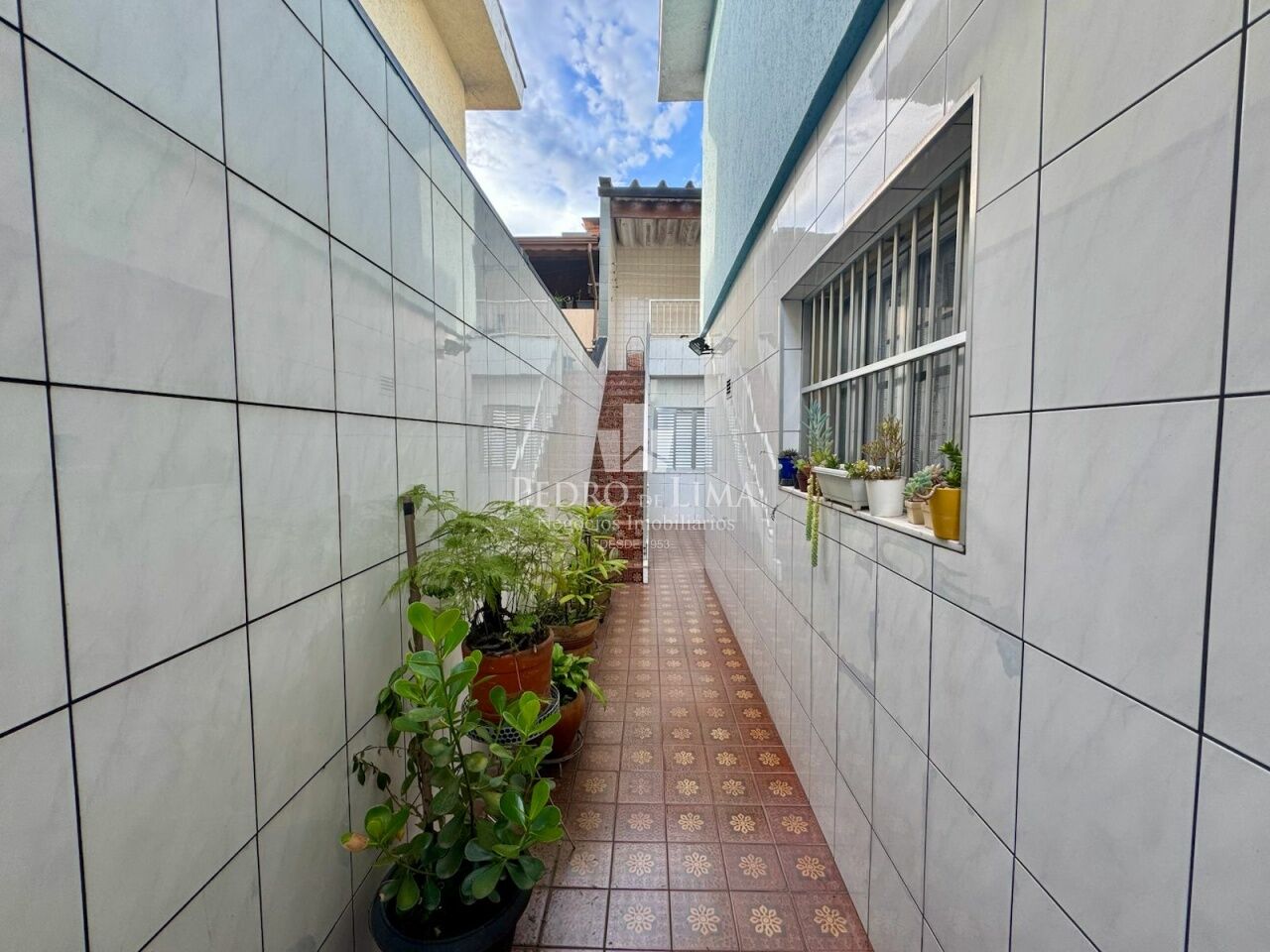 Sobrado bem localizado no Jardim Aricanduva, 125m² 3 quartos, 3 banheiros e 2 vagas cobertas.