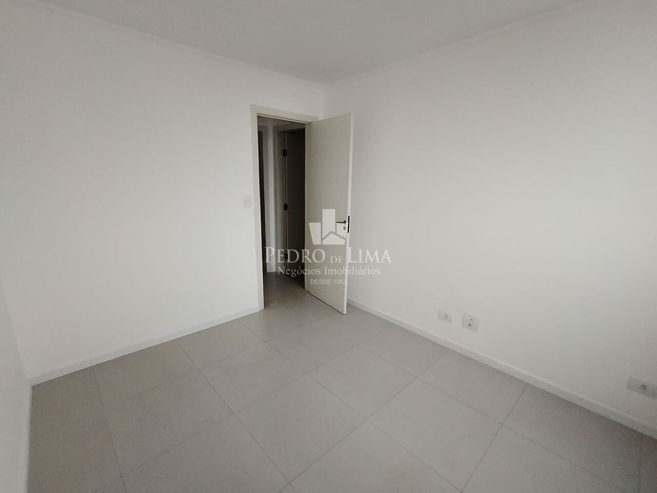 Apartamento 2 Dormitórios no Tatuapé, a 750 metros do Metrô Carrão. Condomínio Sparta