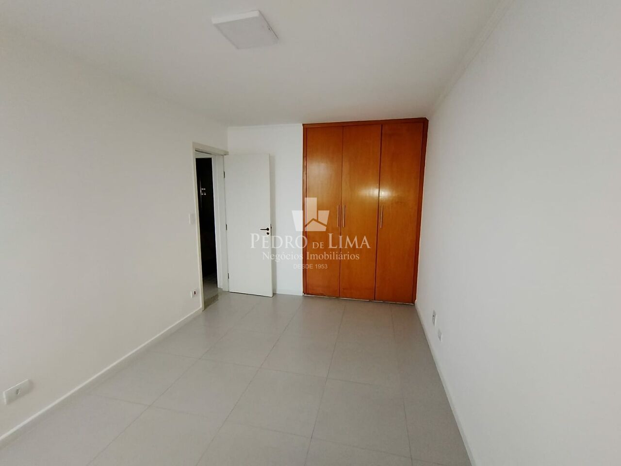Apartamento 2 Dormitórios no Tatuapé, a 750 metros do Metrô Carrão. Condomínio Sparta