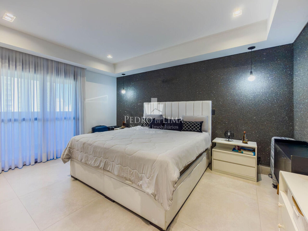 Apartamento 542m², 4 suítes 5 vagas. Condomínio Chácara Anália Franco.