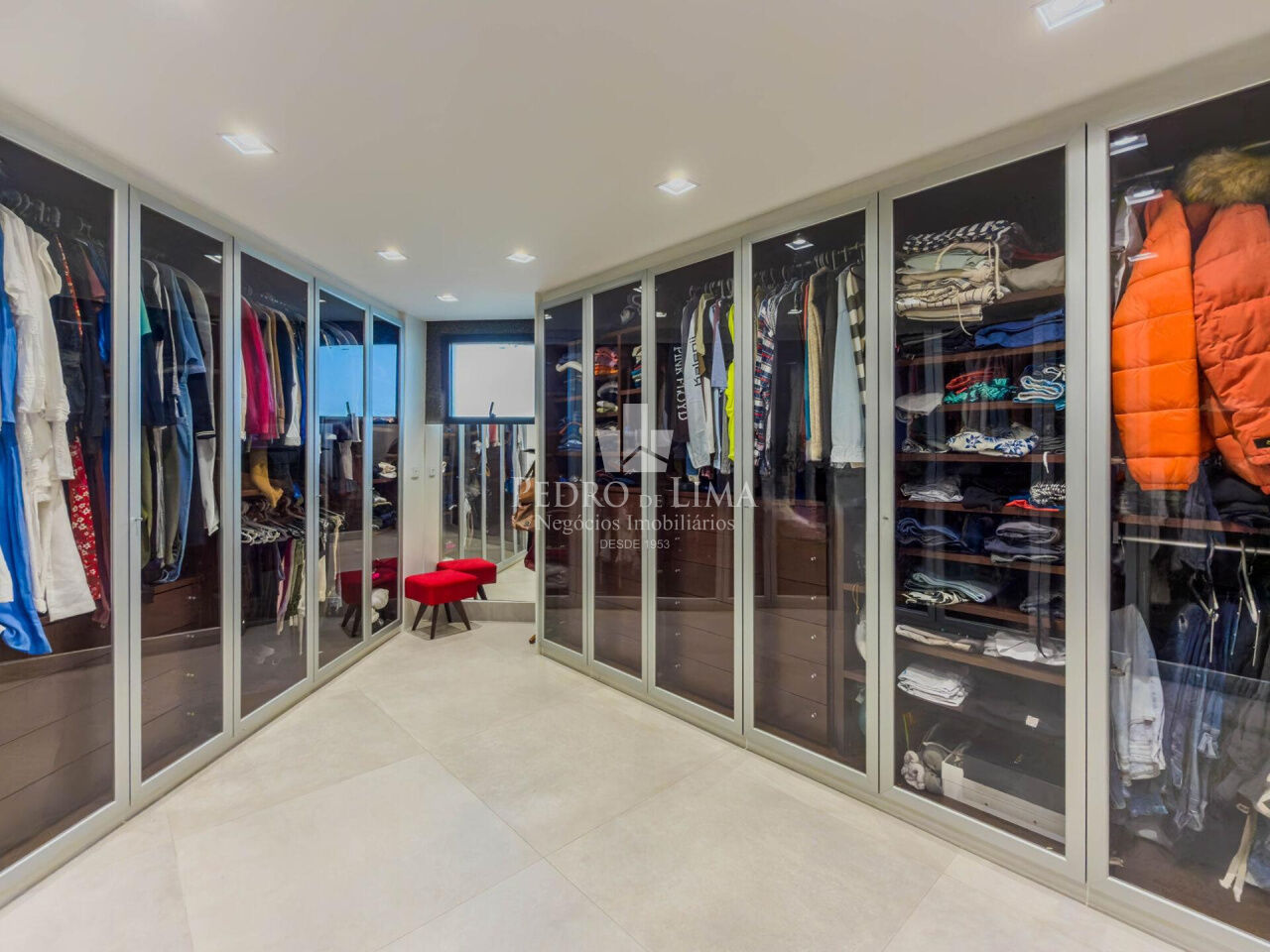 Apartamento 542m², 4 suítes 5 vagas. Condomínio Chácara Anália Franco.