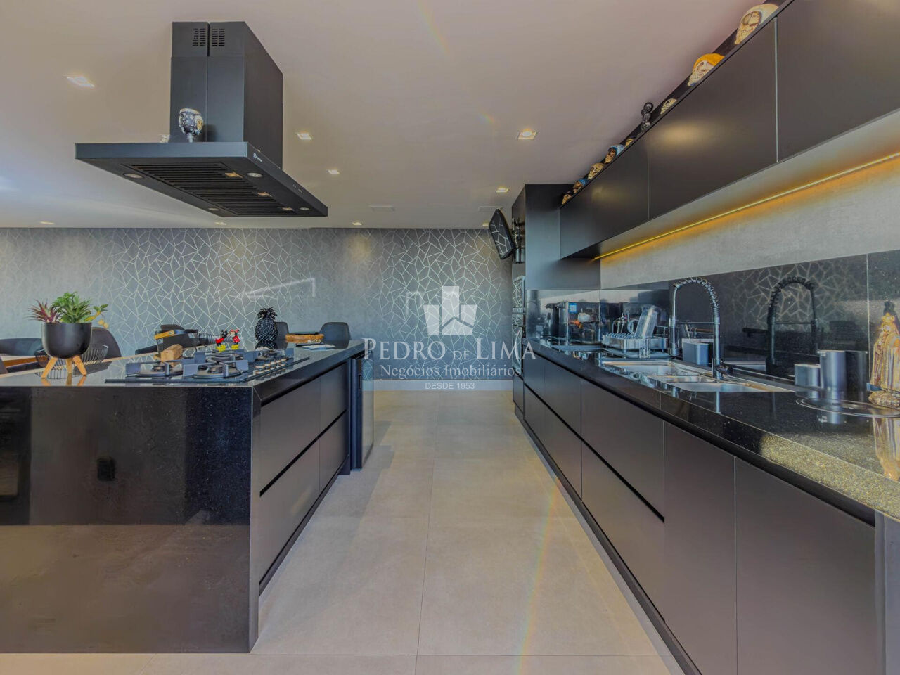 Apartamento 542m², 4 suítes 5 vagas. Condomínio Chácara Anália Franco.