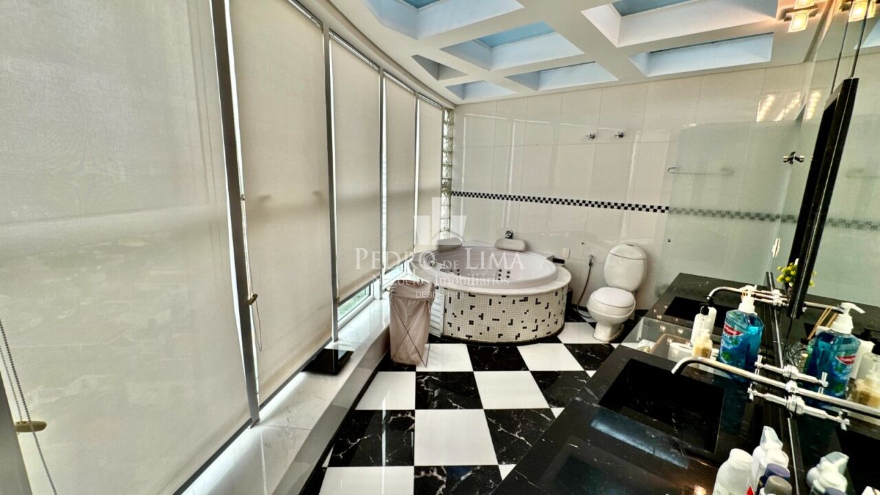 Cobertura triplex 480 mts com 4 suítes e 6 vagas na Vila Prudente.
