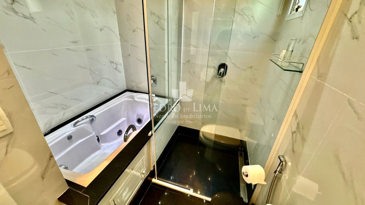 Cobertura triplex 480 mts com 4 suítes e 6 vagas na Vila Prudente.