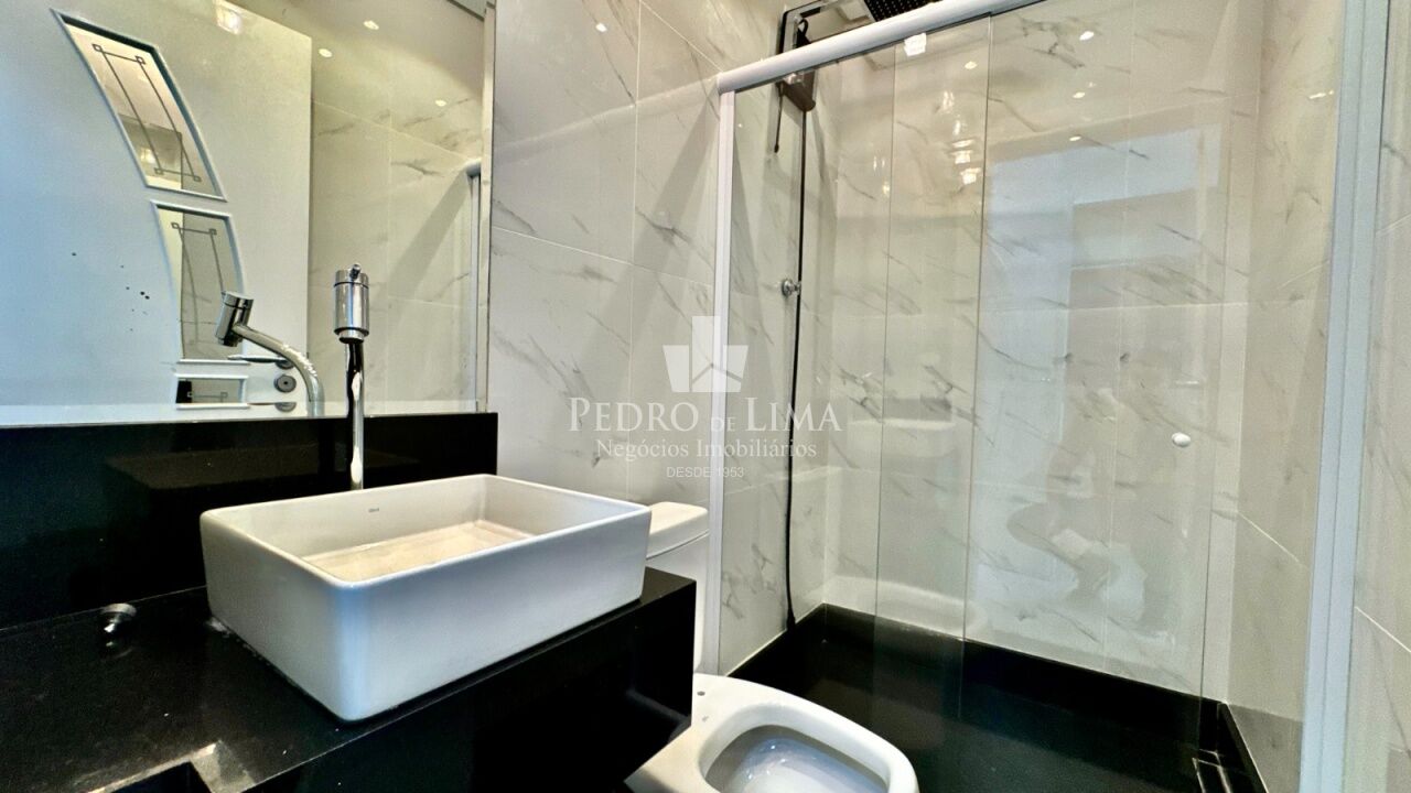 Cobertura triplex 480 mts com 4 suítes e 6 vagas na Vila Prudente.