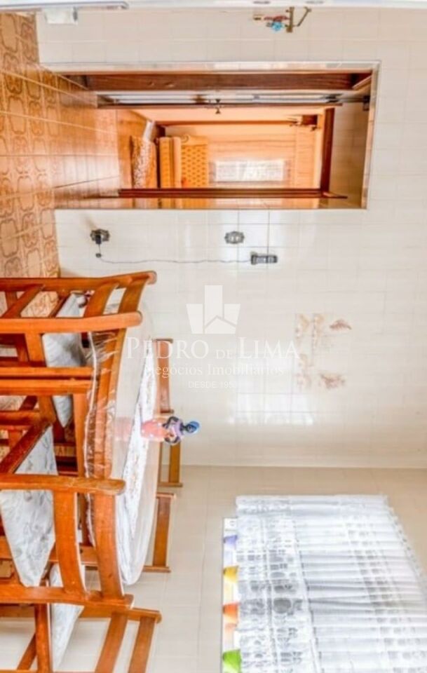 Casa térrea com muita luz natural e ambientes espaçosos