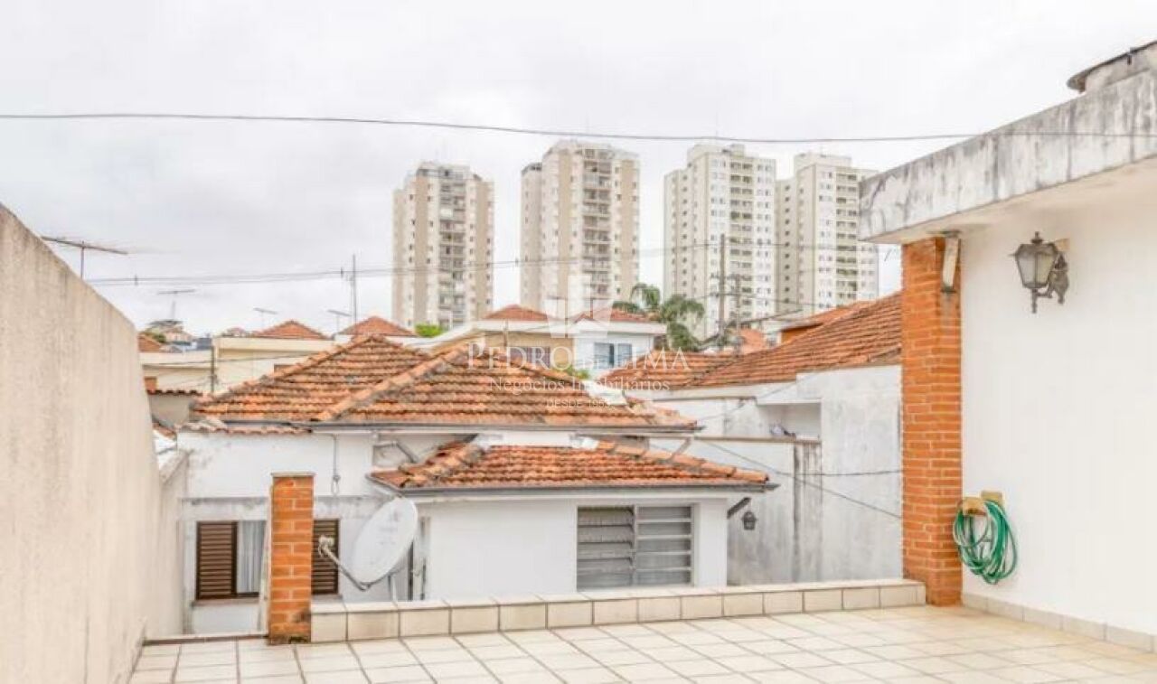 Casa térrea com muita luz natural e ambientes espaçosos