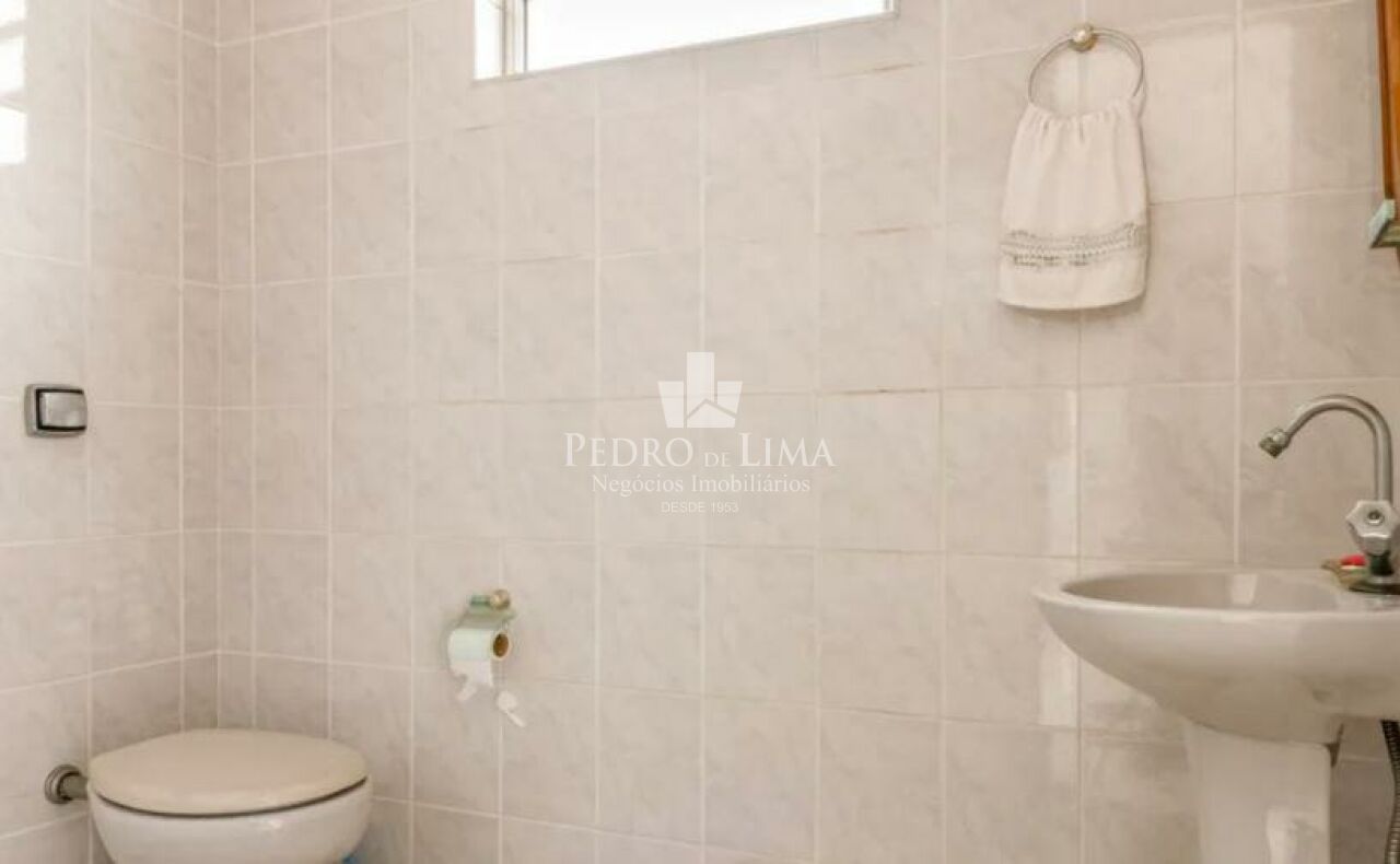 Casa térrea com muita luz natural e ambientes espaçosos
