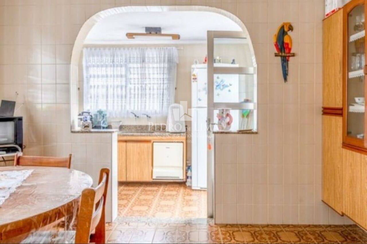 Casa térrea com muita luz natural e ambientes espaçosos