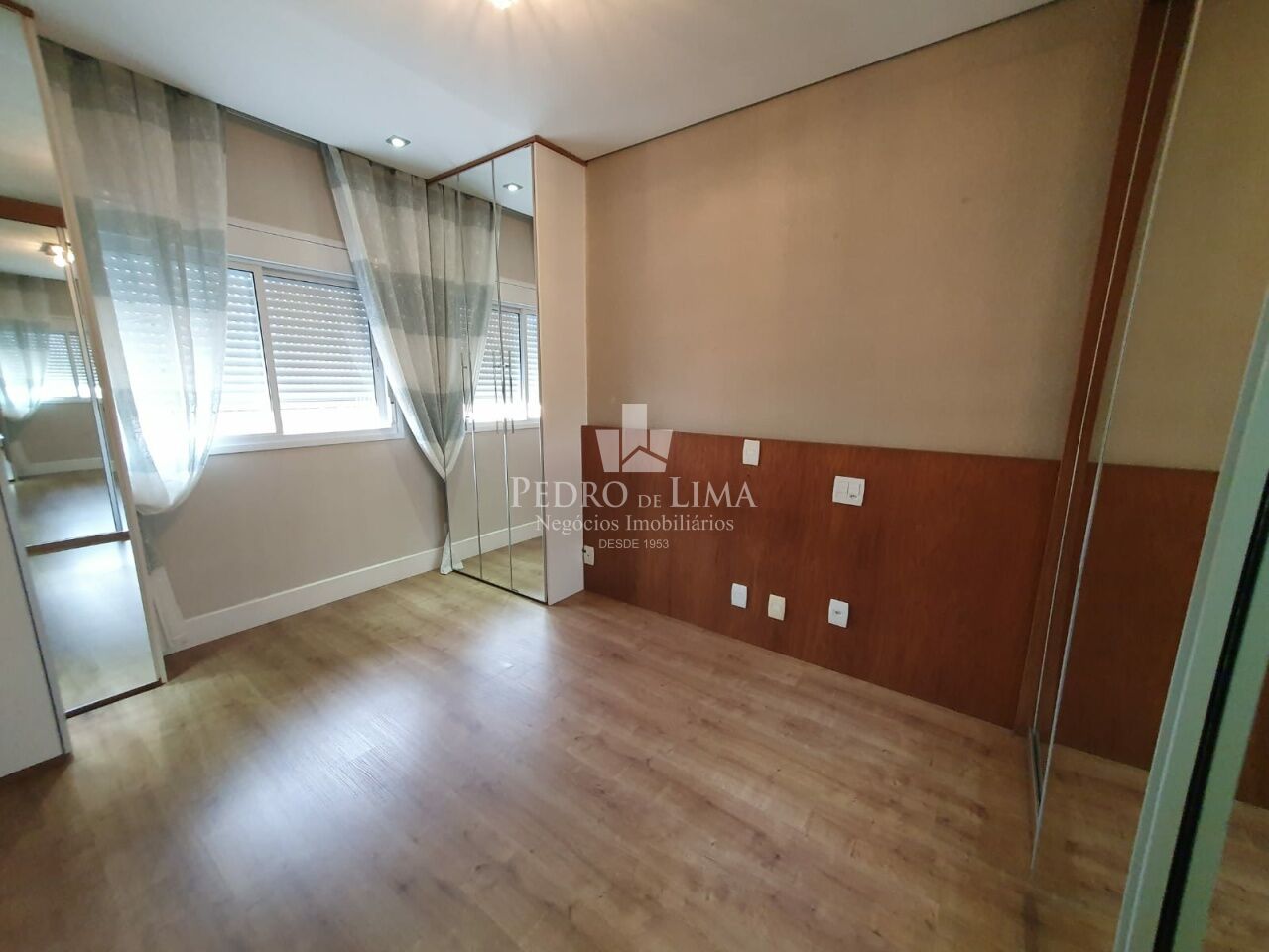 Apartamento bem localizado no Tatuapé, mobiliado, 107m2, 3 quartos e 2 vagas.