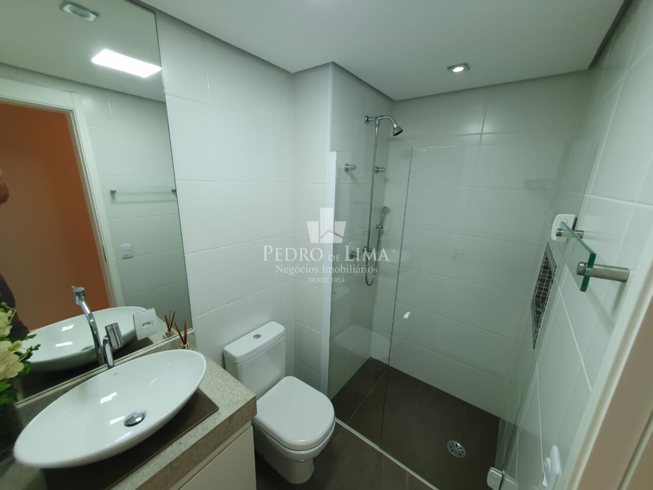 Apartamento bem localizado no Tatuapé, mobiliado, 107m2, 3 quartos e 2 vagas.