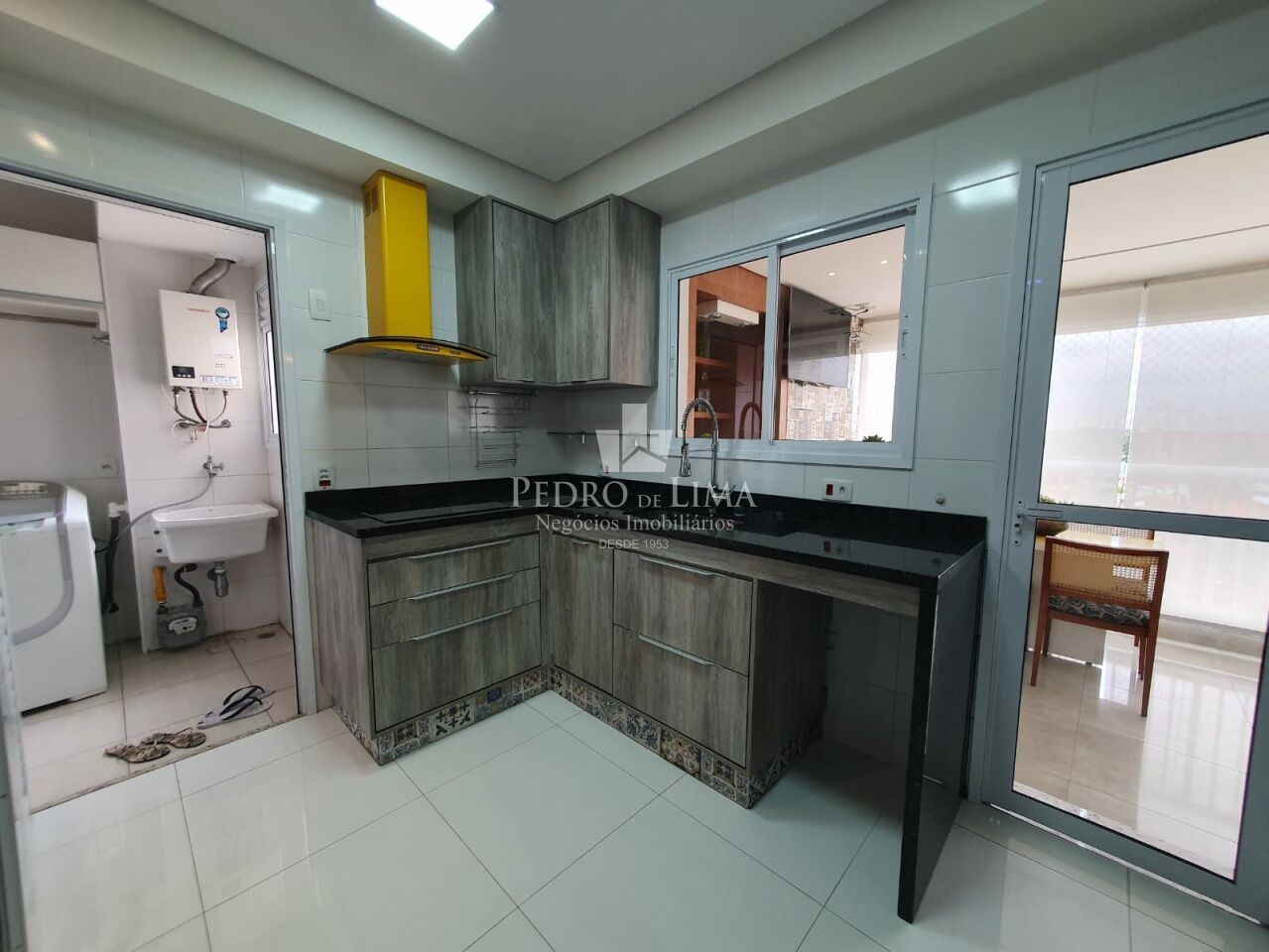 Apartamento bem localizado no Tatuapé, mobiliado, 107m2, 3 quartos e 2 vagas.