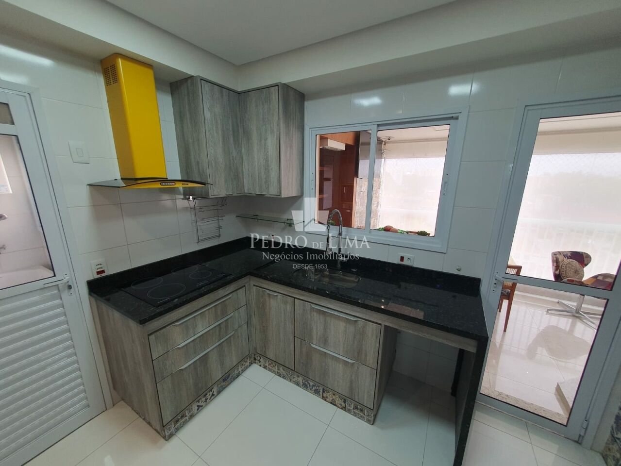 Apartamento bem localizado no Tatuapé, mobiliado, 107m2, 3 quartos e 2 vagas.