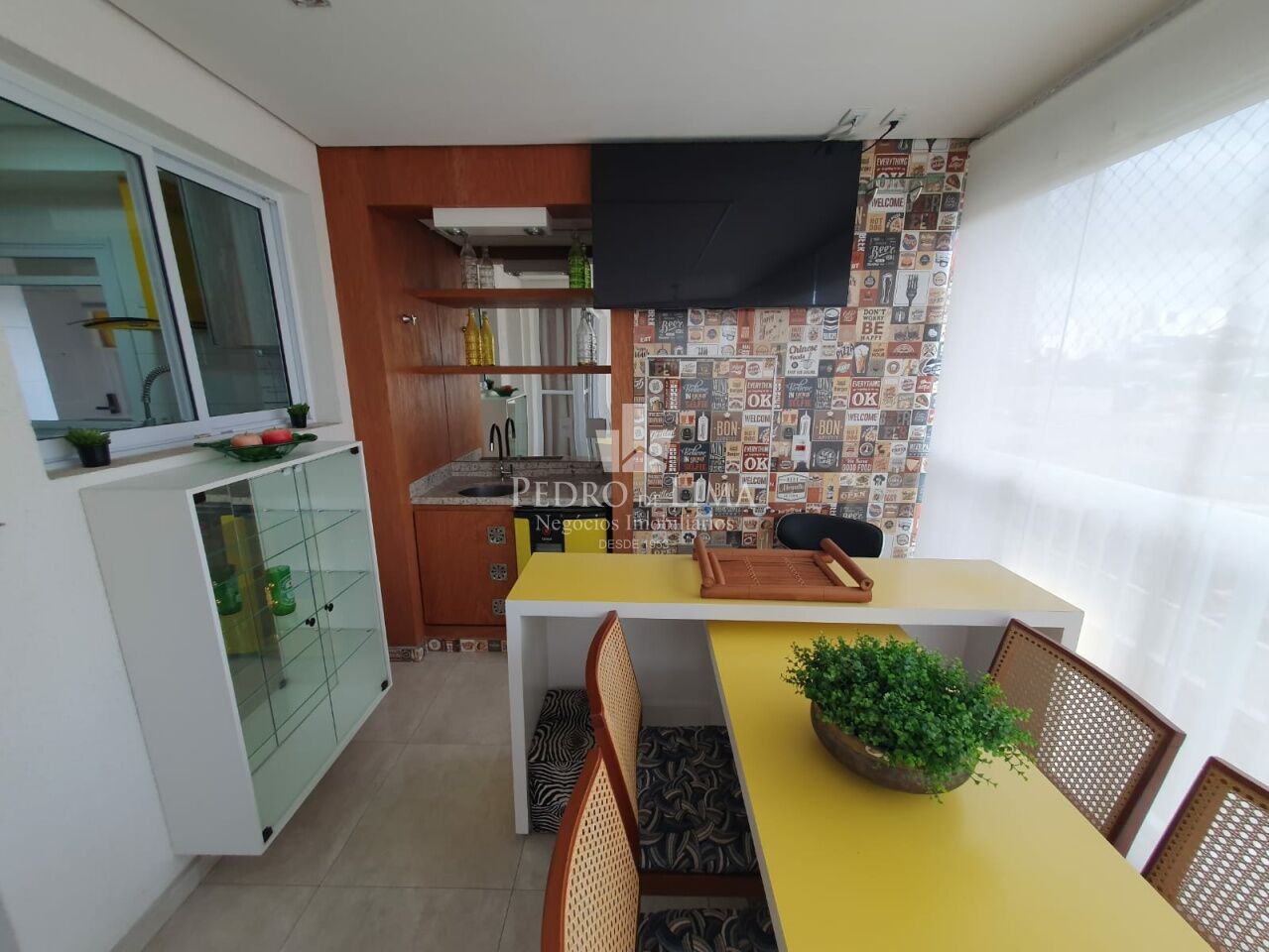 Apartamento bem localizado no Tatuapé, mobiliado, 107m2, 3 quartos e 2 vagas.