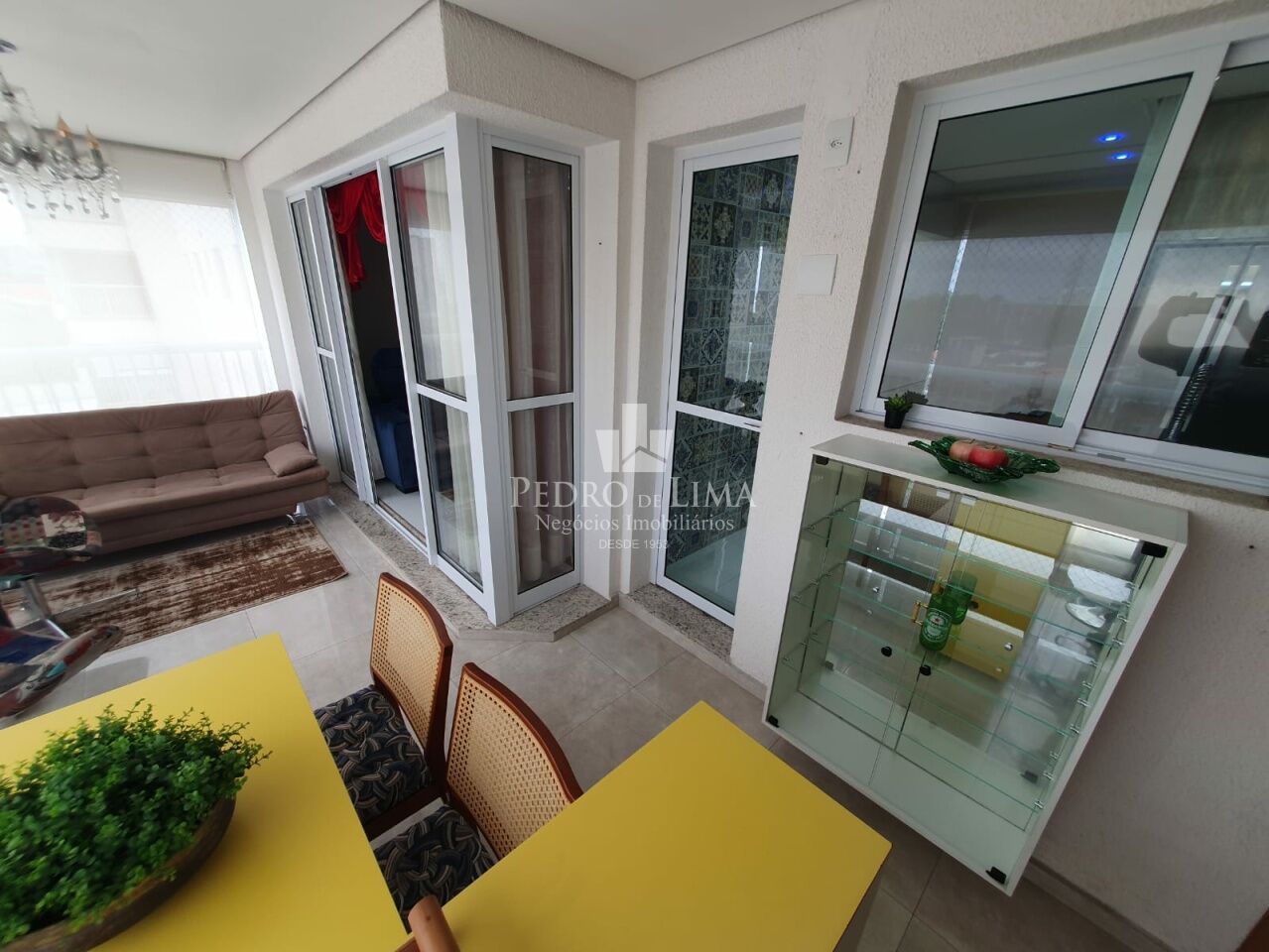 Apartamento bem localizado no Tatuapé, mobiliado, 107m2, 3 quartos e 2 vagas.