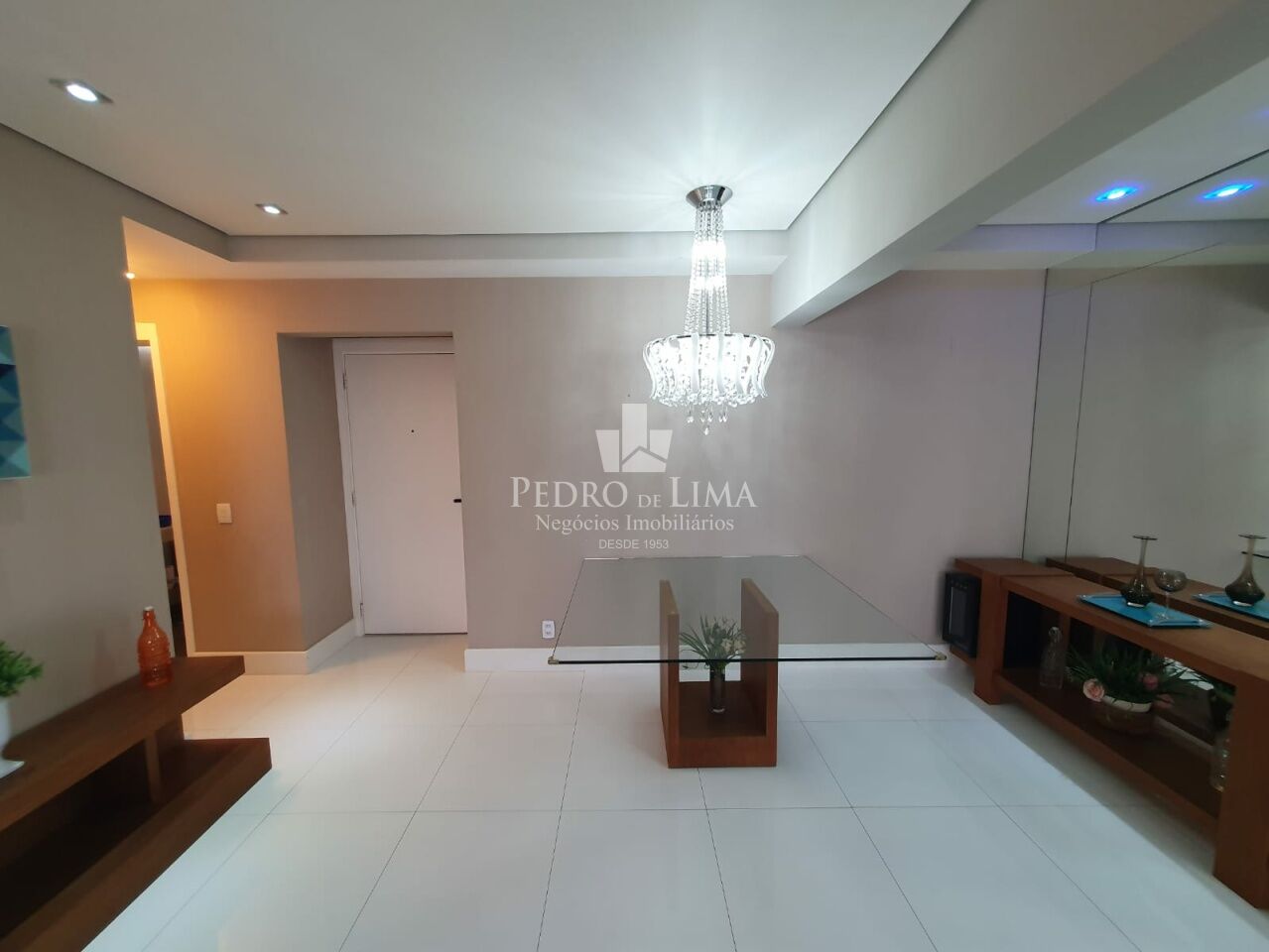 Apartamento bem localizado no Tatuapé, mobiliado, 107m2, 3 quartos e 2 vagas.