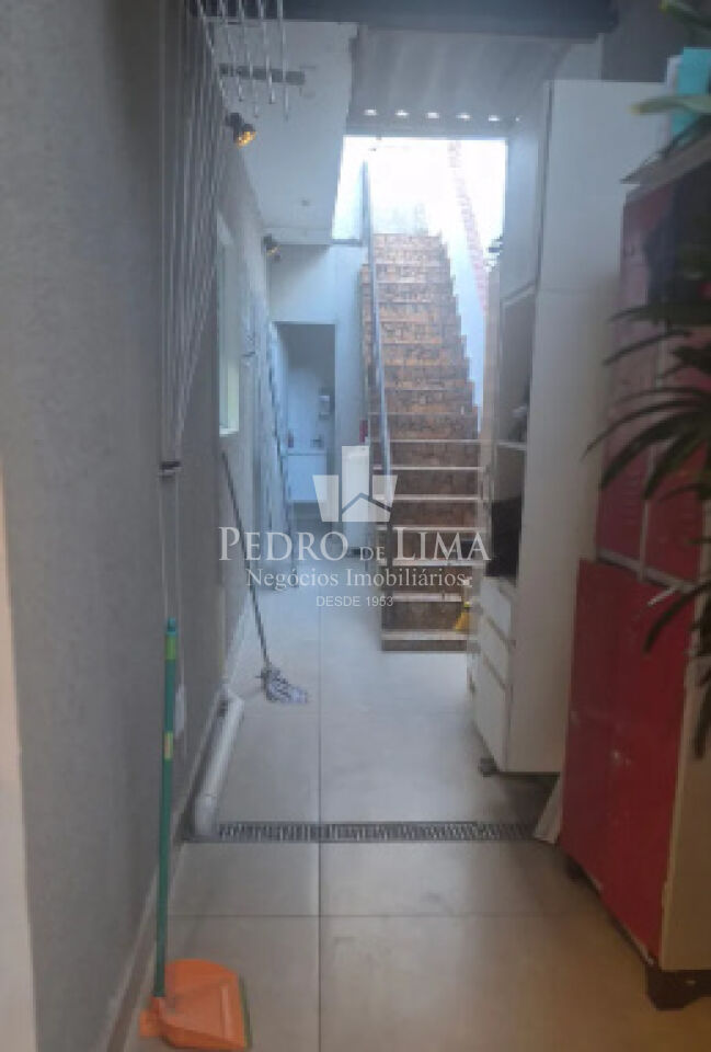 Casa Terrea com 3 quartos sendo 2 suites, 4 banheiros, 2 vagas de garagem, edicula na Mooca