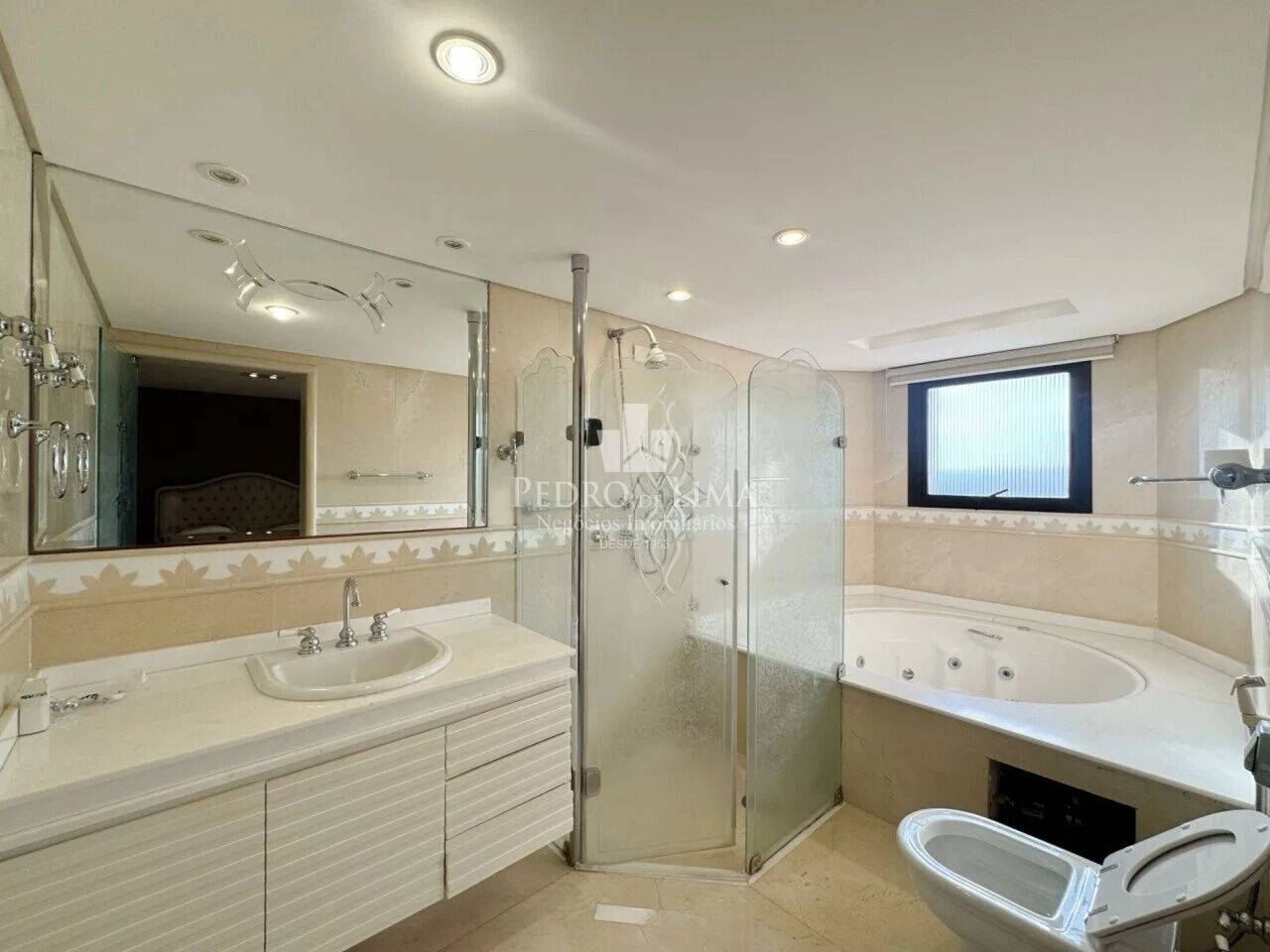 Apartamento Mobiliado Locação / Venda Tatuape 300 mts 4 quartos 3 suites 