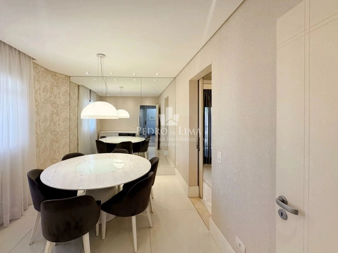 Apartamento Mobiliado Locação / Venda Tatuape 300 mts 4 quartos 3 suites 