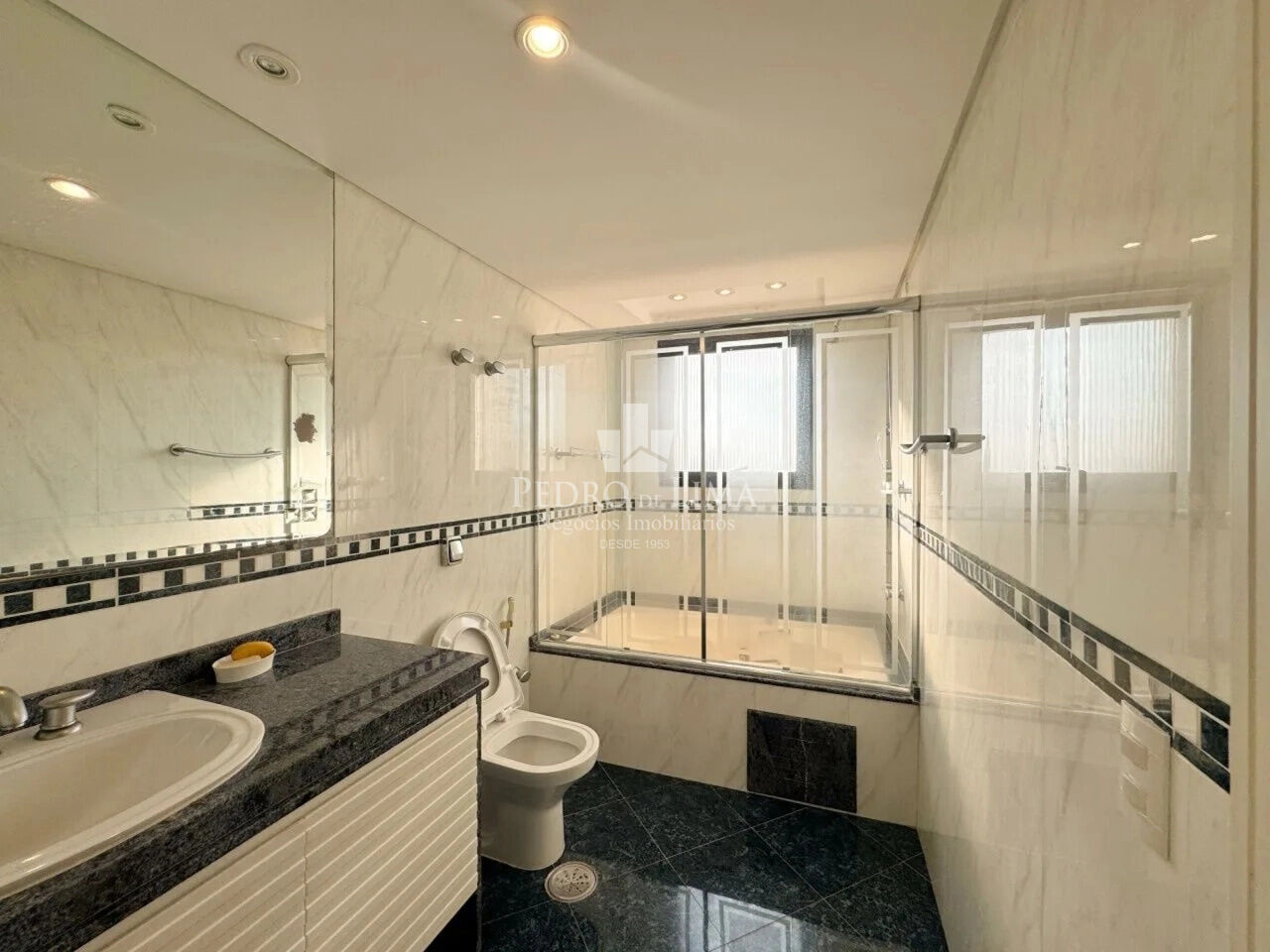 Apartamento Mobiliado Locação / Venda Tatuape 300 mts 4 quartos 3 suites 