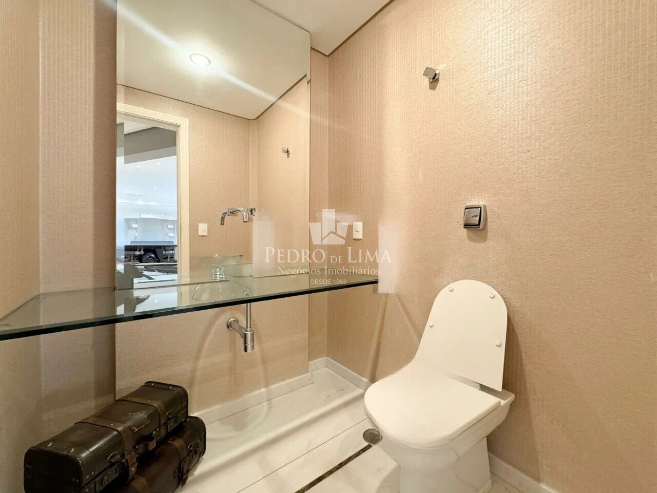 Apartamento Mobiliado Locação / Venda Tatuape 300 mts 4 quartos 3 suites 