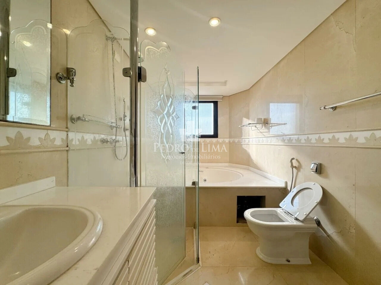 Apartamento Mobiliado Locação / Venda Tatuape 300 mts 4 quartos 3 suites 