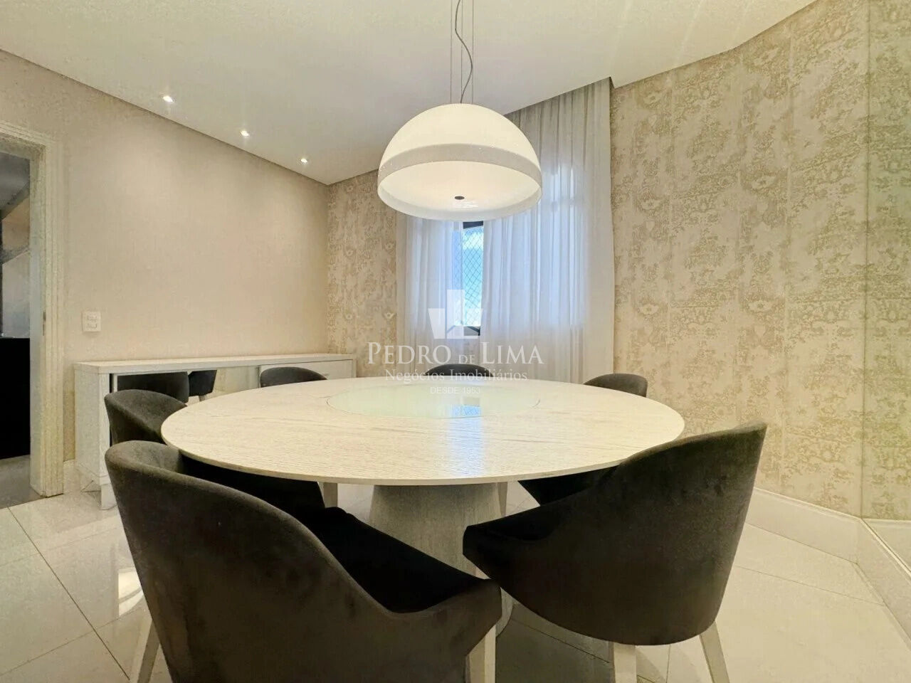 Apartamento Mobiliado Locação / Venda Tatuape 300 mts 4 quartos 3 suites 